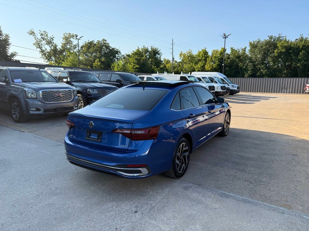 Volkswagen Jetta Vehicle Full-screen Gallery Image 05