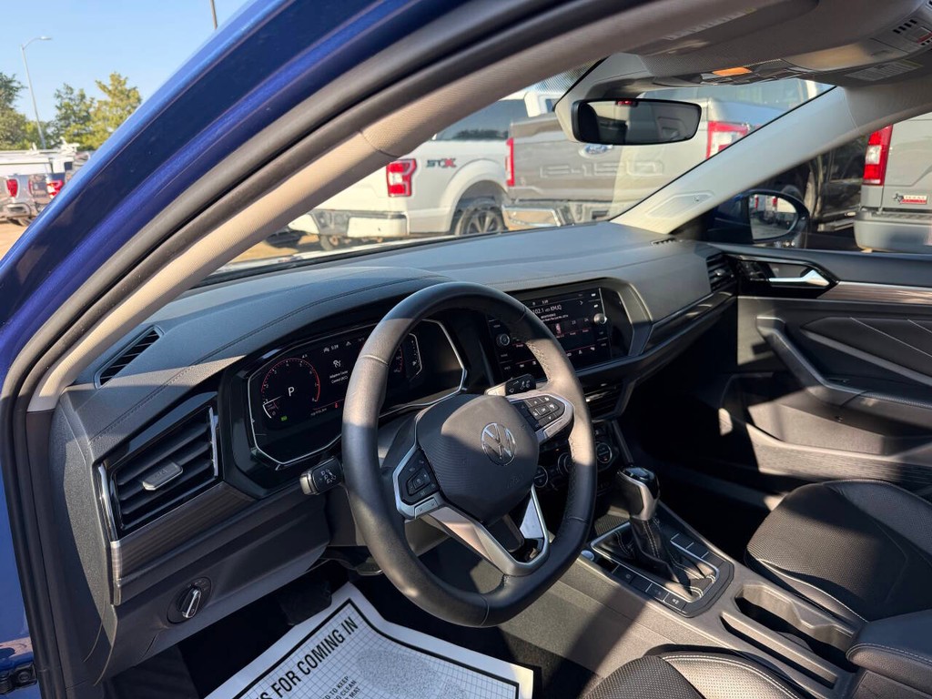 Volkswagen Jetta Vehicle Full-screen Gallery Image 06