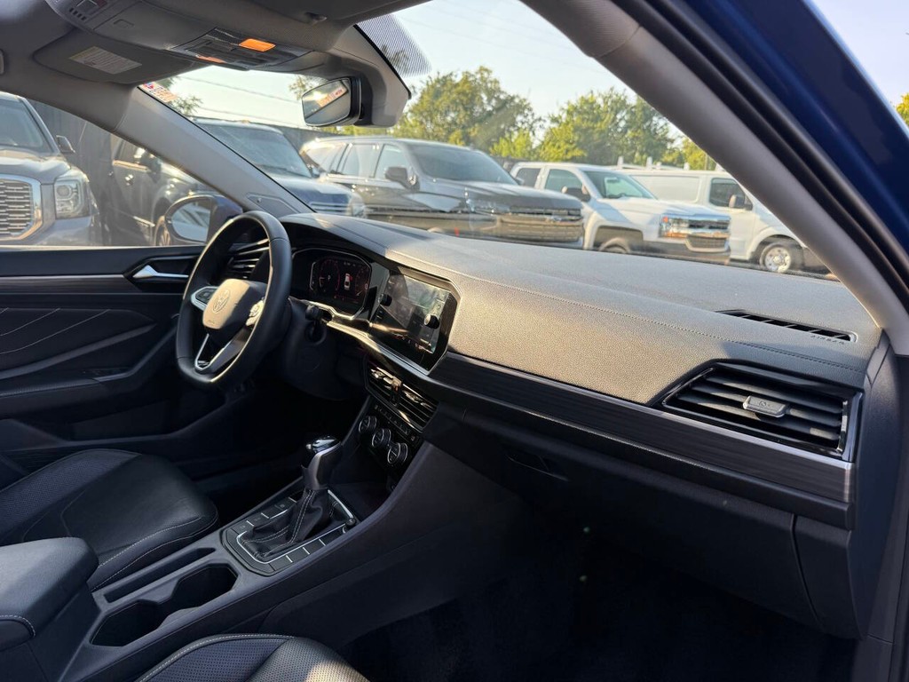 Volkswagen Jetta Vehicle Full-screen Gallery Image 09