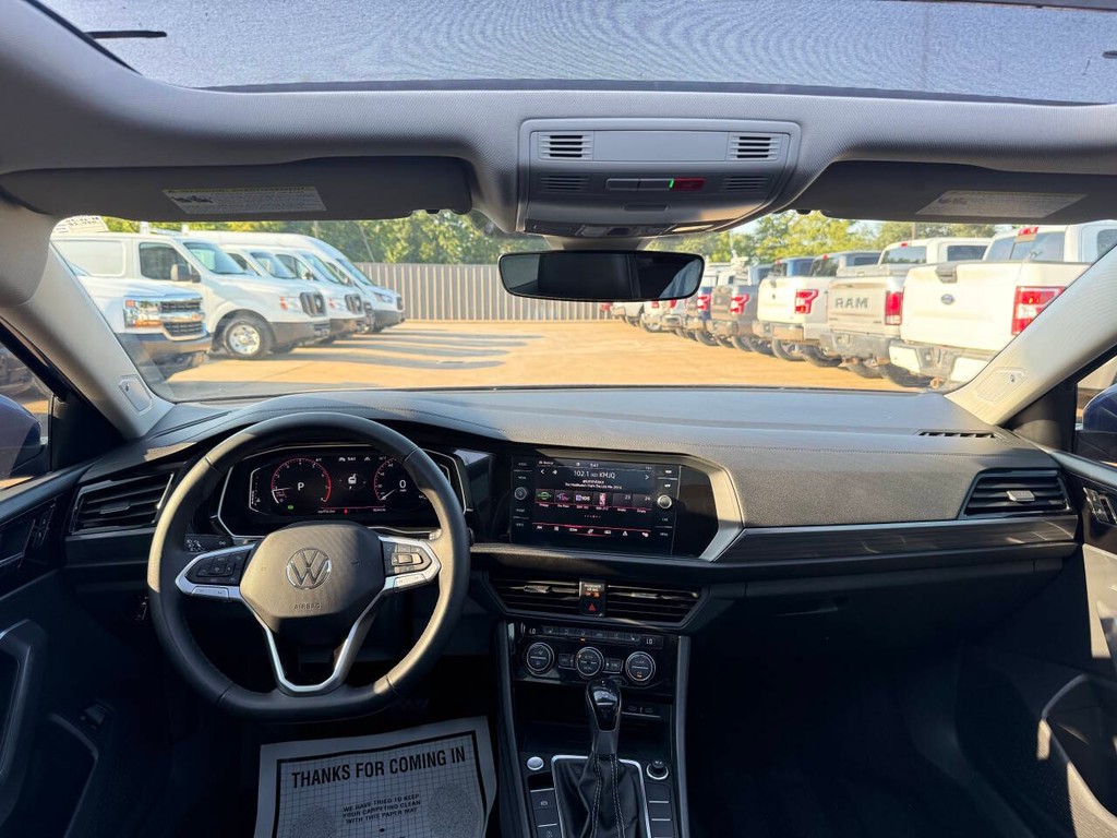 Volkswagen Jetta Vehicle Full-screen Gallery Image 17