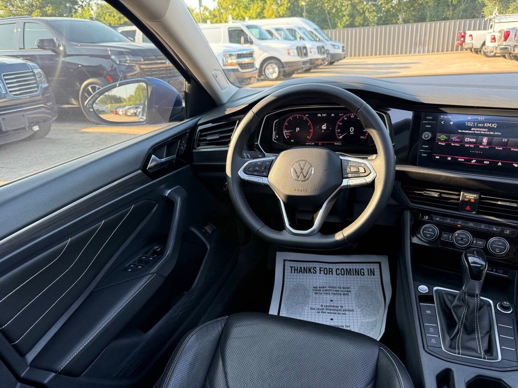 Volkswagen Jetta Vehicle Full-screen Gallery Image 19
