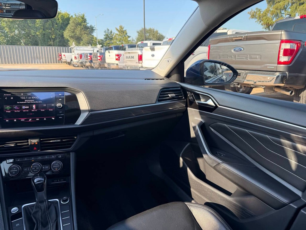 Volkswagen Jetta Vehicle Full-screen Gallery Image 20