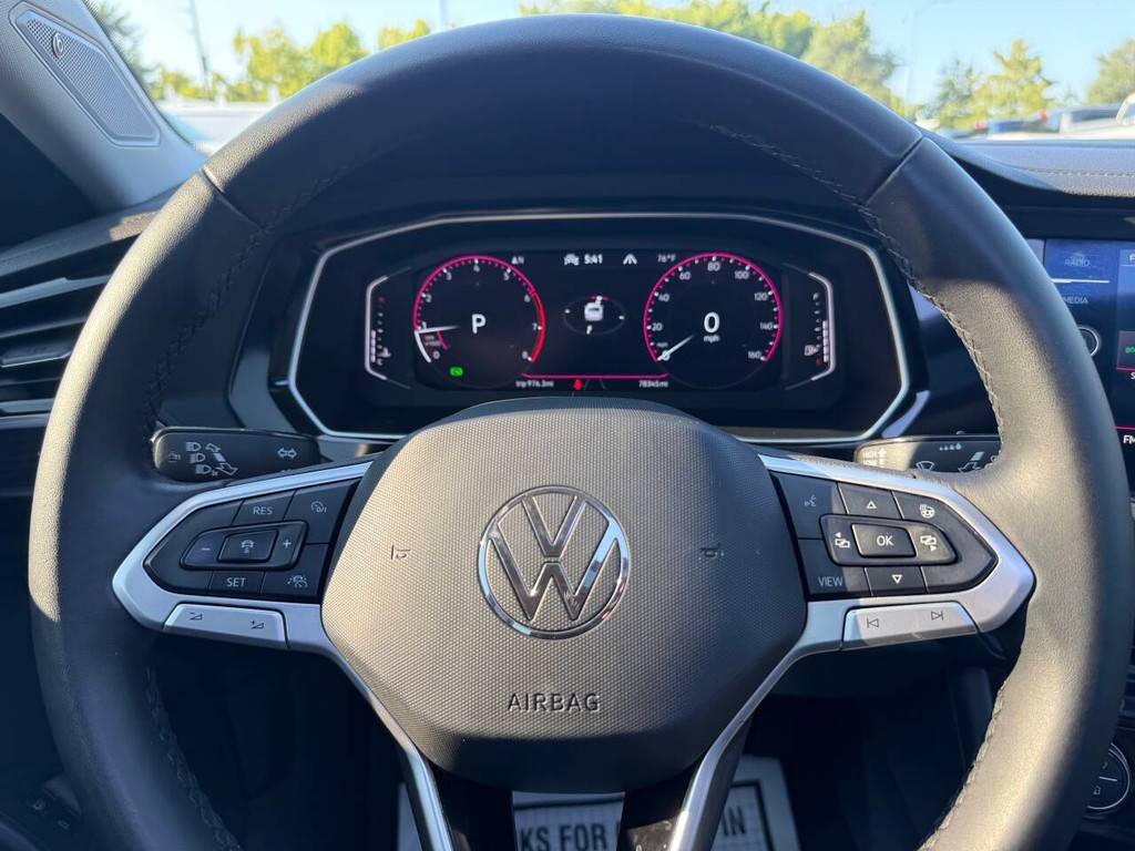 Volkswagen Jetta Vehicle Full-screen Gallery Image 23