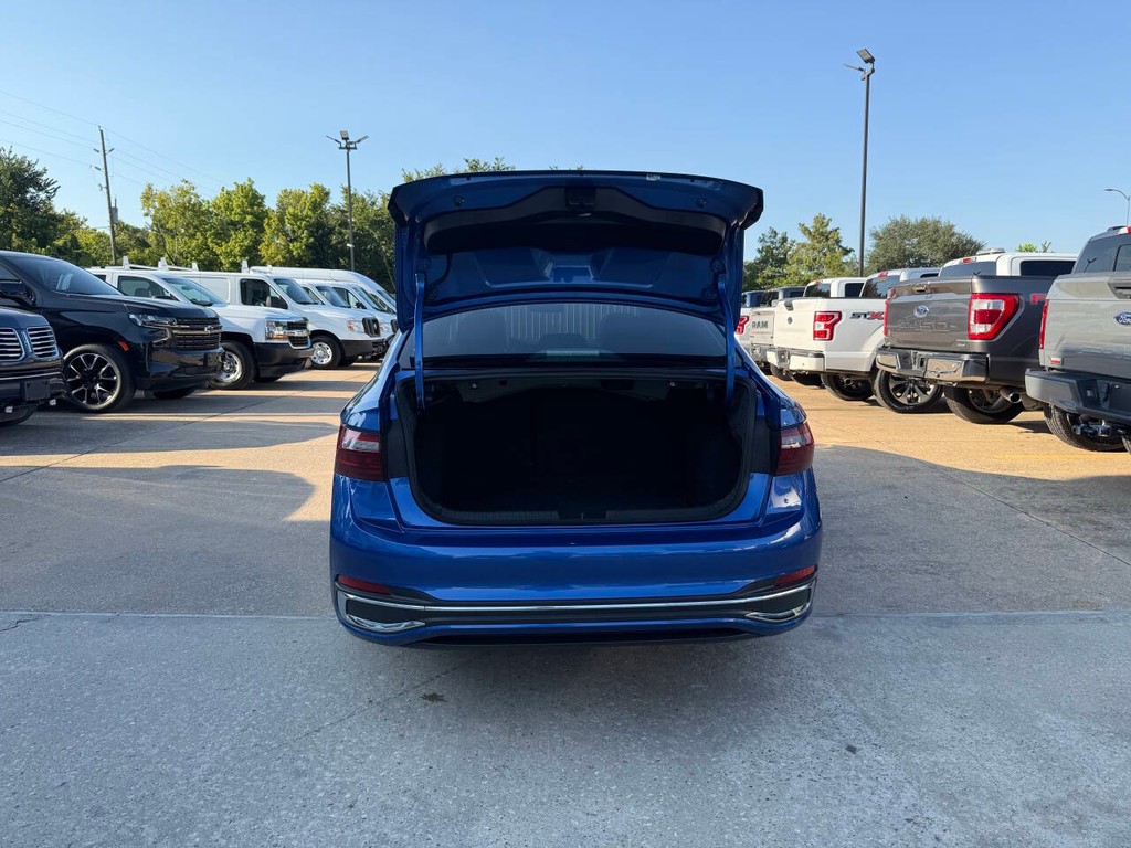 Volkswagen Jetta Vehicle Full-screen Gallery Image 38
