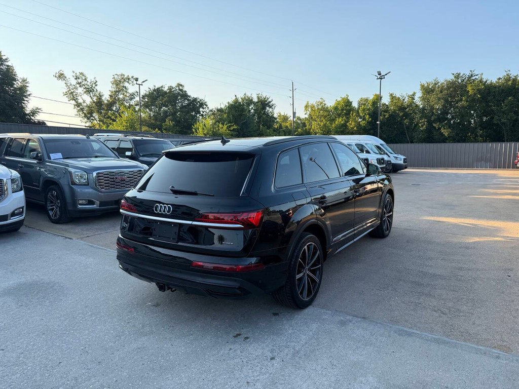 Audi Q7 Vehicle Full-screen Gallery Image 05