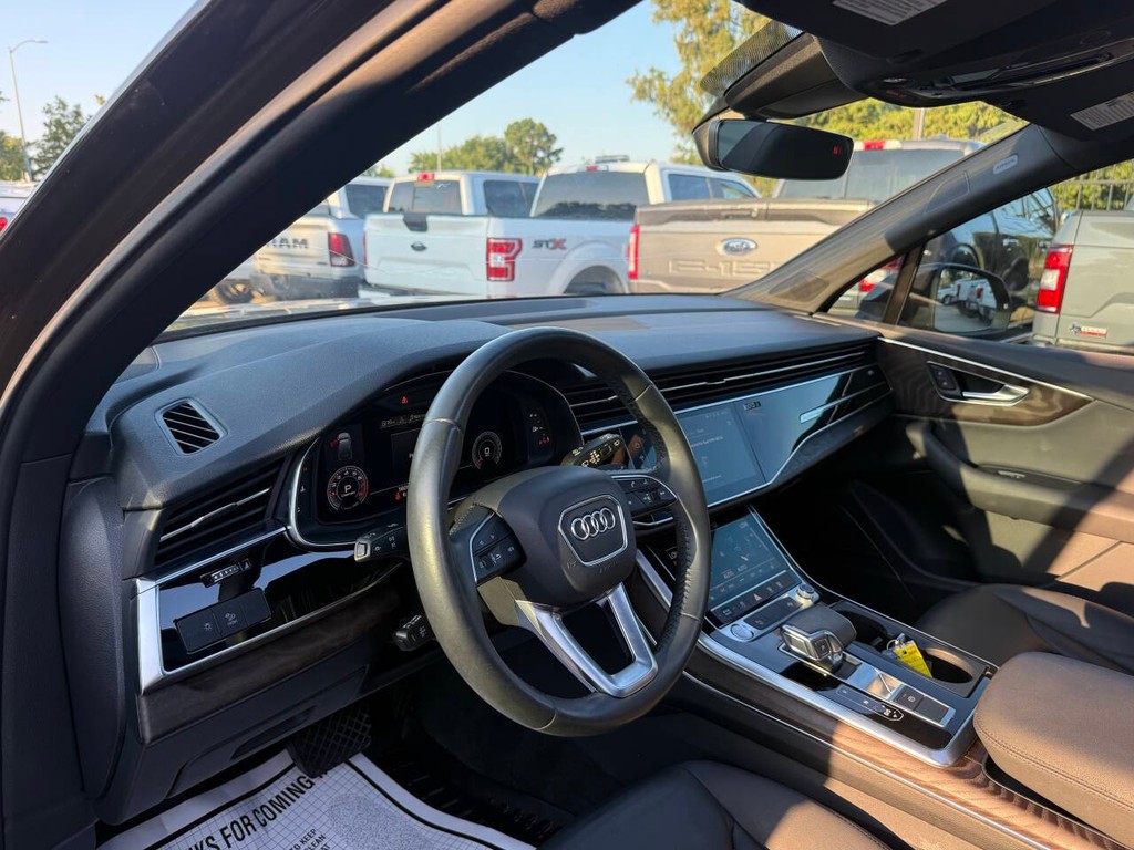 Audi Q7 Vehicle Full-screen Gallery Image 06