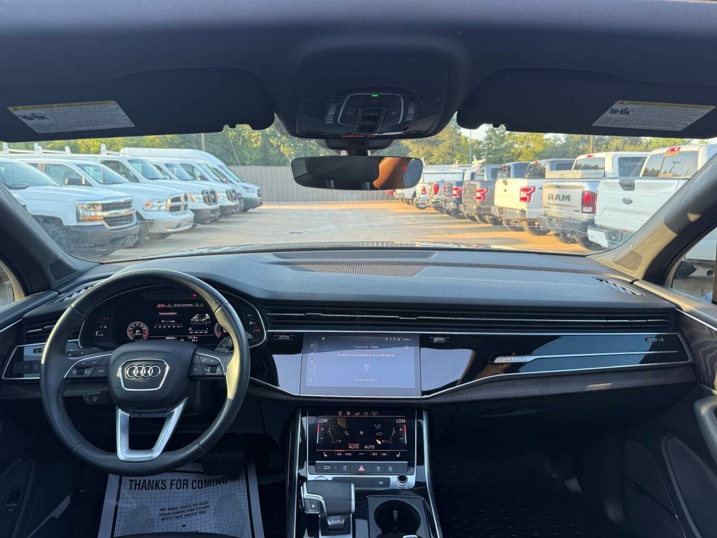 Audi Q7 Vehicle Full-screen Gallery Image 19