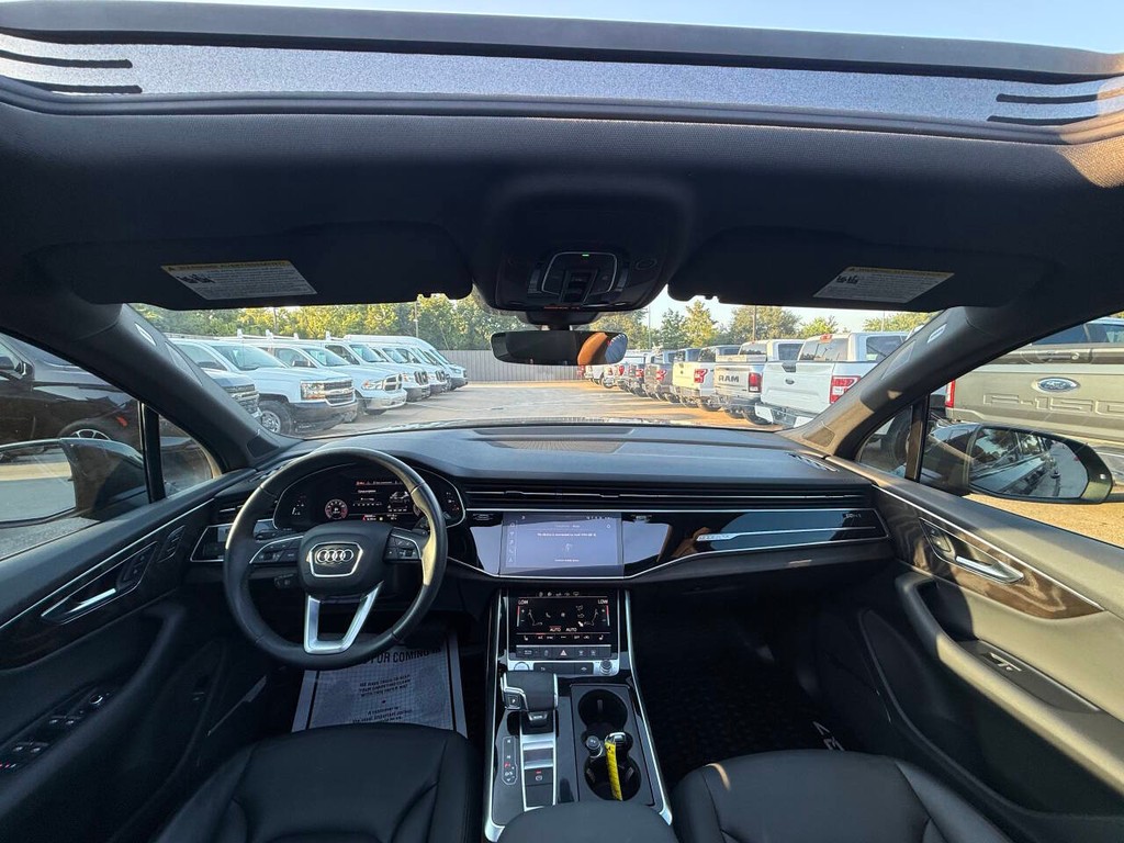 Audi Q7 Vehicle Full-screen Gallery Image 20