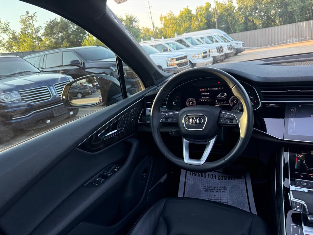 Audi Q7 Vehicle Full-screen Gallery Image 21