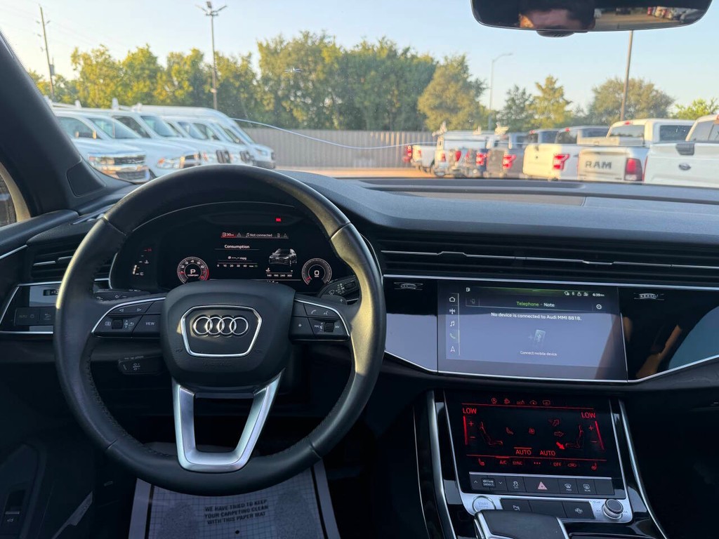 Audi Q7 Vehicle Full-screen Gallery Image 23