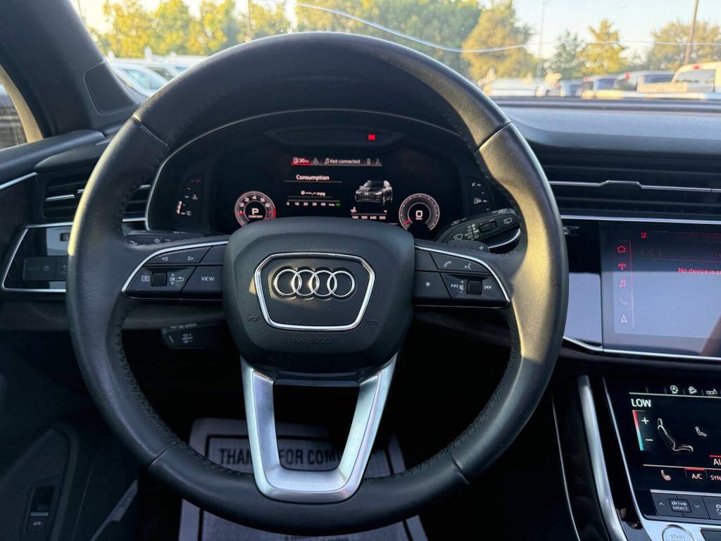 Audi Q7 Vehicle Full-screen Gallery Image 24