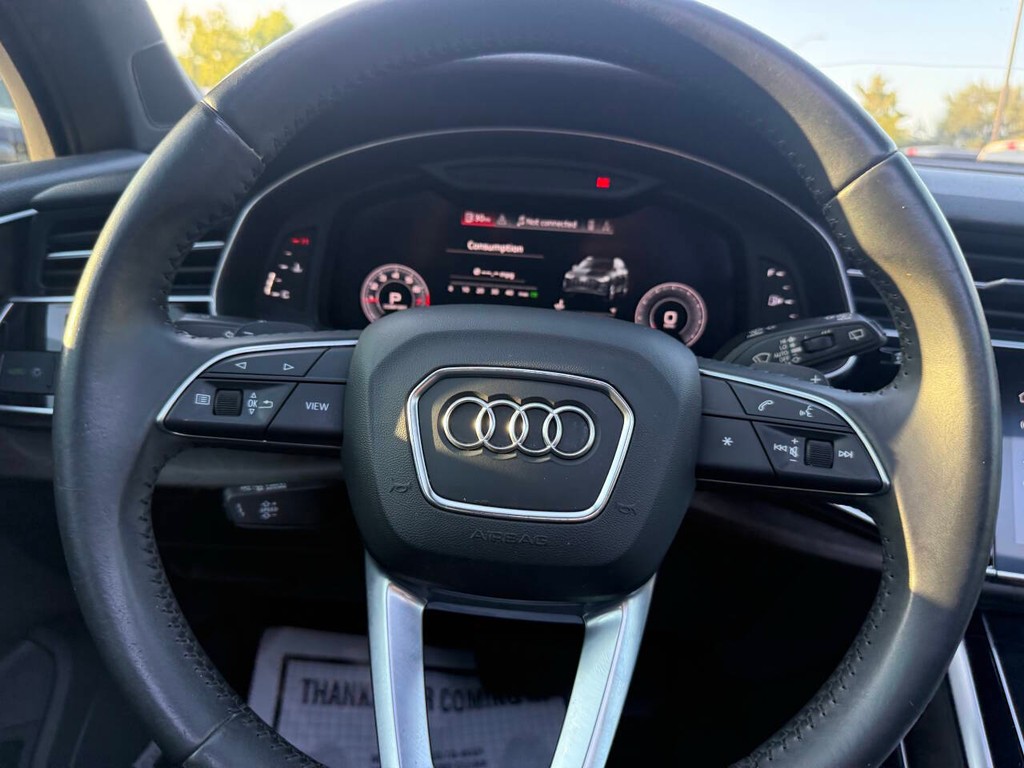 Audi Q7 Vehicle Full-screen Gallery Image 25