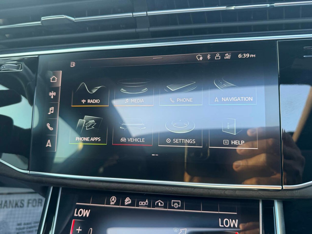 Audi Q7 Vehicle Full-screen Gallery Image 27