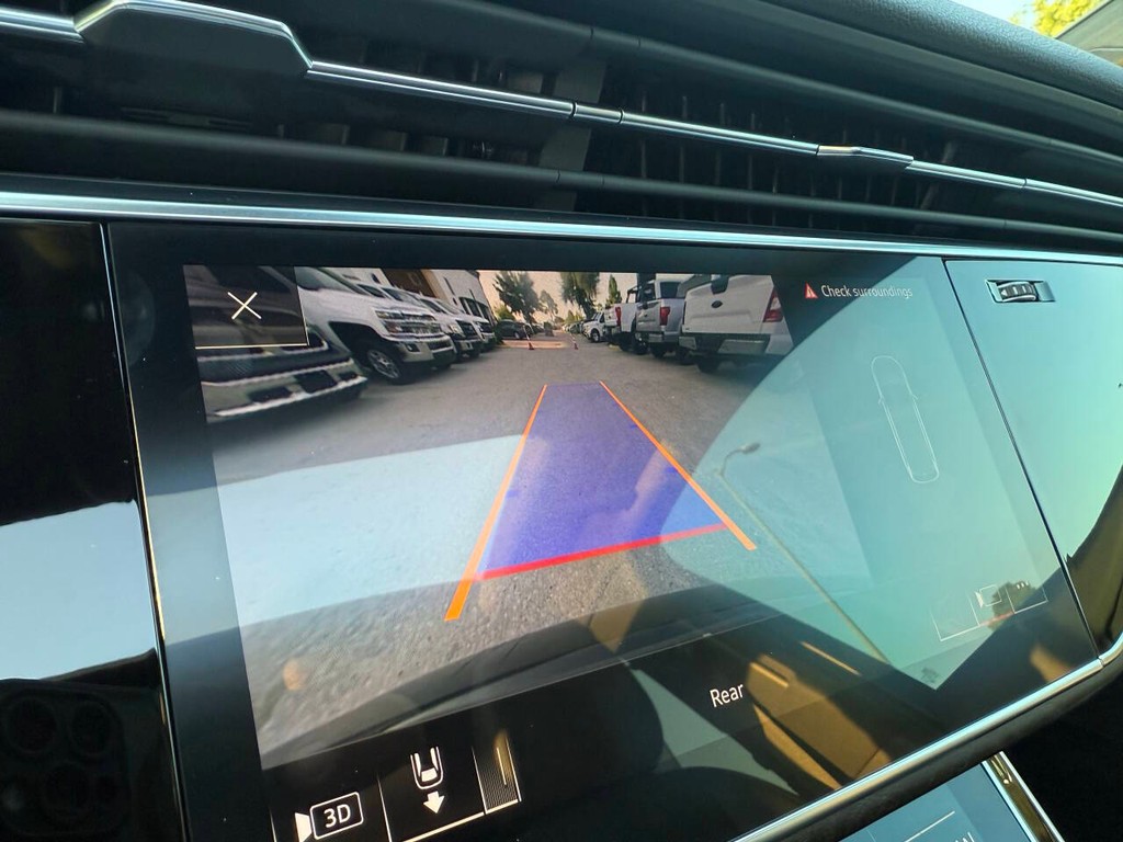 Audi Q7 Vehicle Full-screen Gallery Image 28