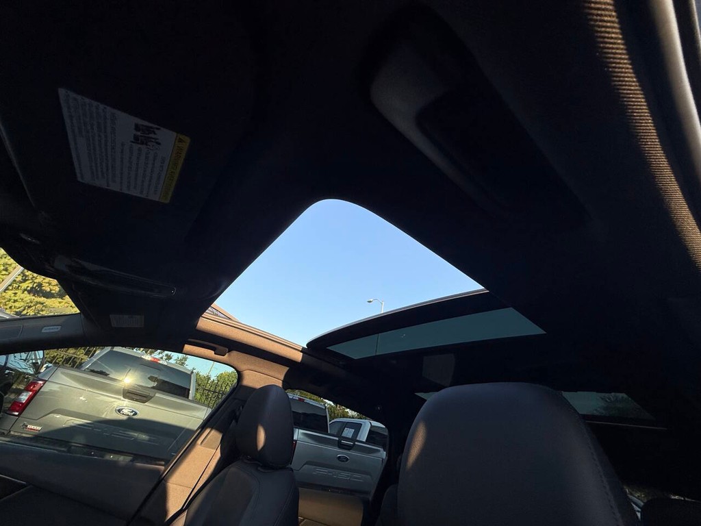 Audi Q7 Vehicle Full-screen Gallery Image 31