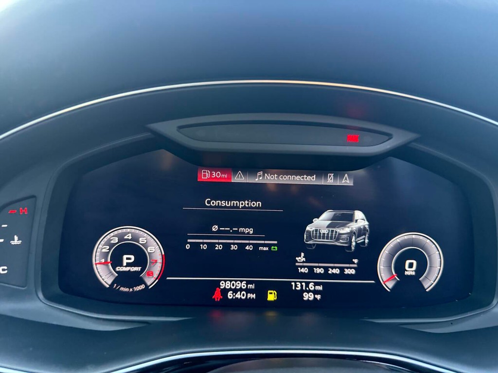 Audi Q7 Vehicle Full-screen Gallery Image 34