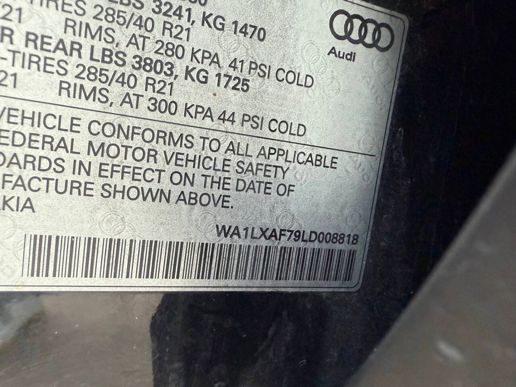 Audi Q7 Vehicle Full-screen Gallery Image 36