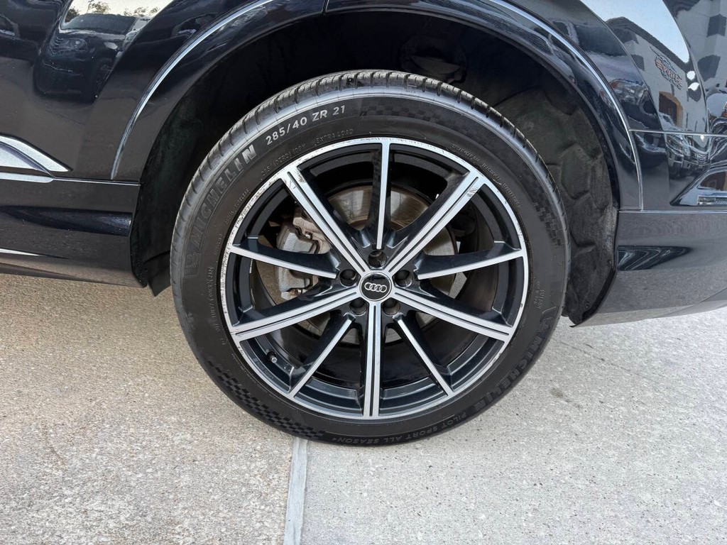 Audi Q7 Vehicle Full-screen Gallery Image 38