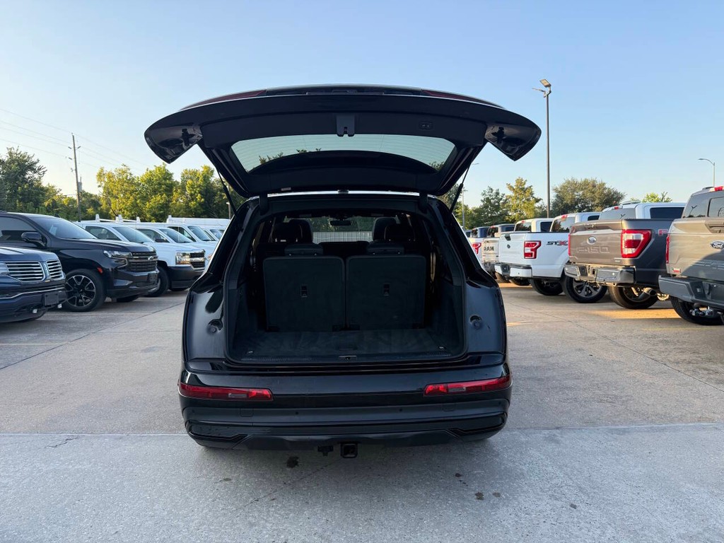 Audi Q7 Vehicle Full-screen Gallery Image 39