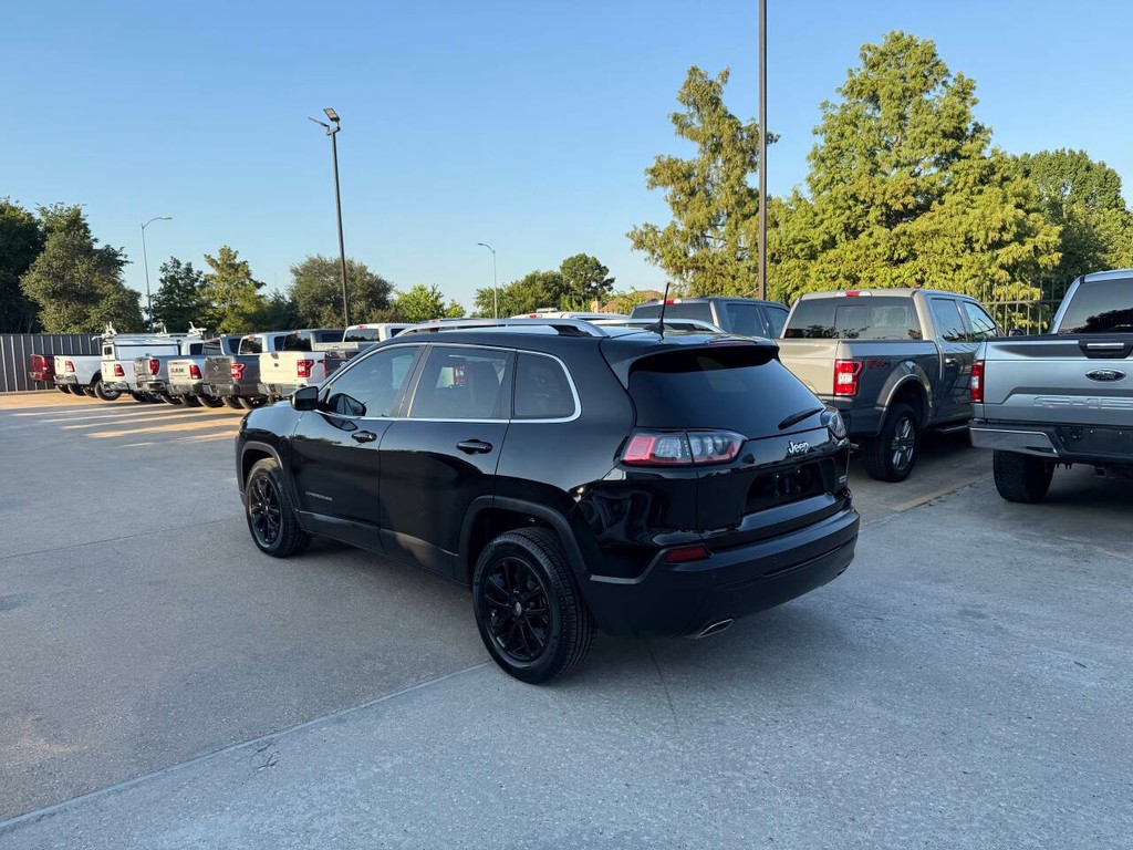 Jeep Cherokee Vehicle Full-screen Gallery Image 04