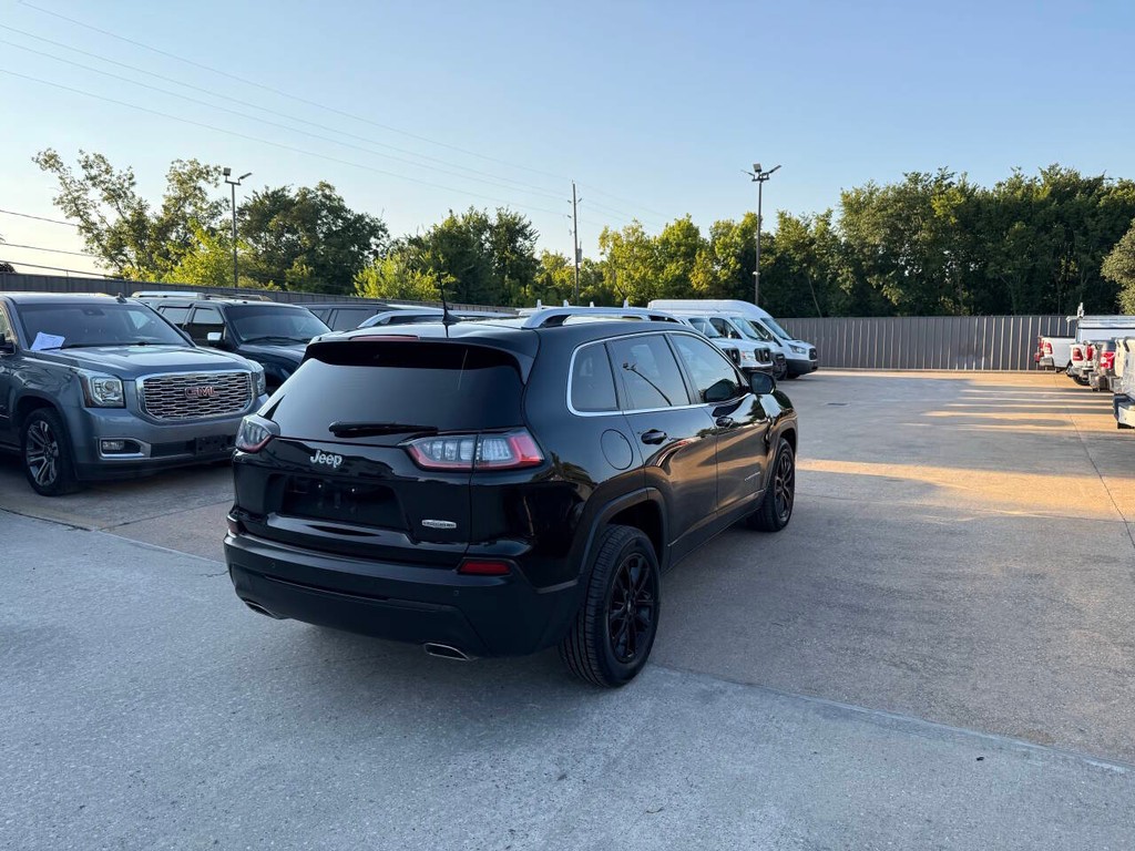 Jeep Cherokee Vehicle Full-screen Gallery Image 05