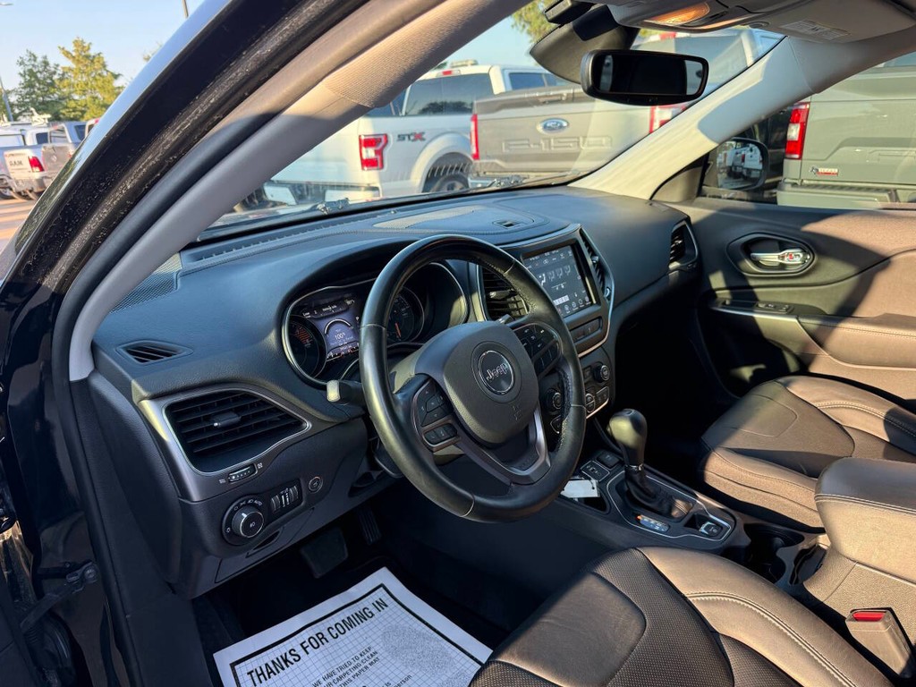 Jeep Cherokee Vehicle Full-screen Gallery Image 06