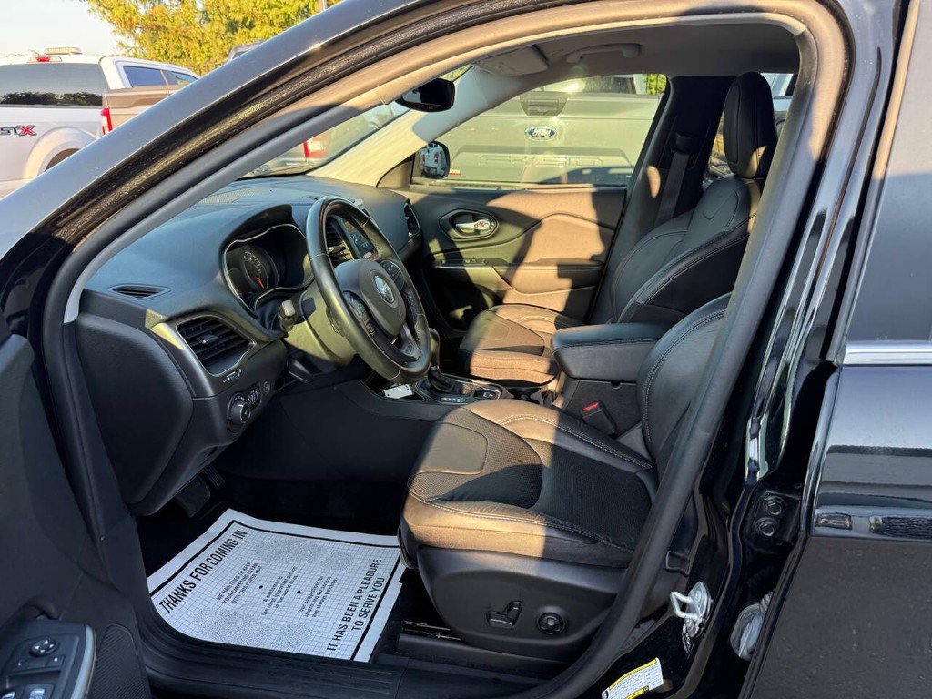 Jeep Cherokee Vehicle Full-screen Gallery Image 07