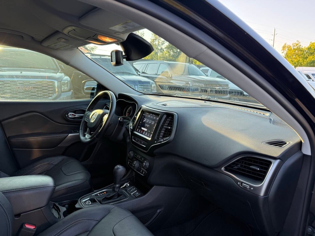 Jeep Cherokee Vehicle Full-screen Gallery Image 09