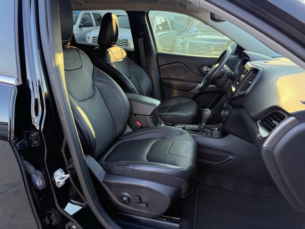 Jeep Cherokee Vehicle Full-screen Gallery Image 10