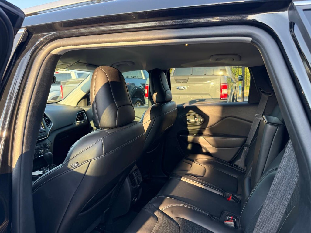 Jeep Cherokee Vehicle Full-screen Gallery Image 12