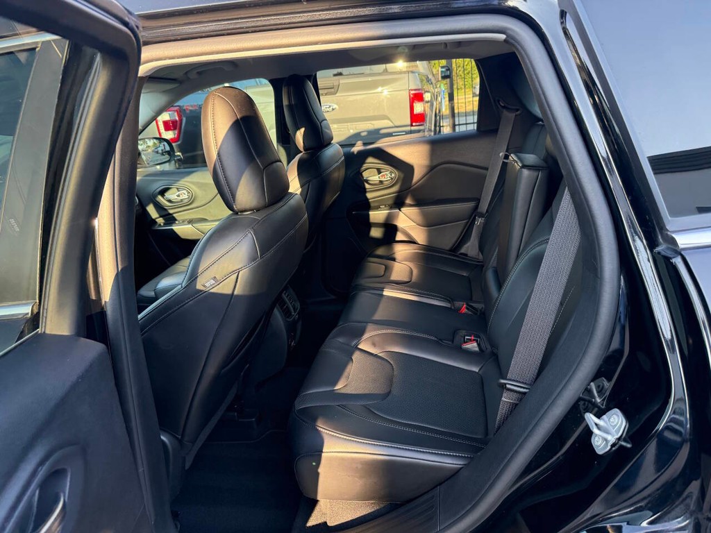 Jeep Cherokee Vehicle Full-screen Gallery Image 13