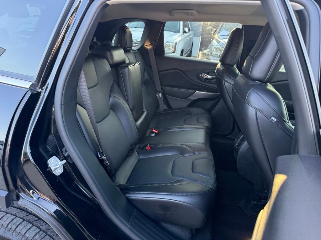 Jeep Cherokee Vehicle Full-screen Gallery Image 15