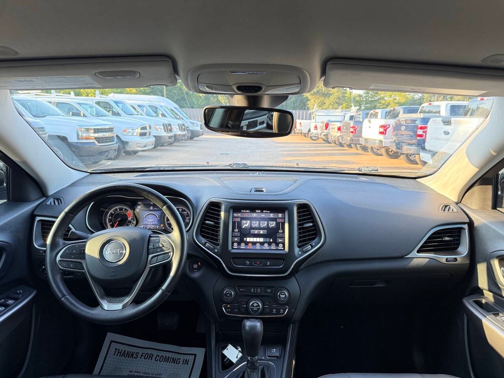 Jeep Cherokee Vehicle Full-screen Gallery Image 17