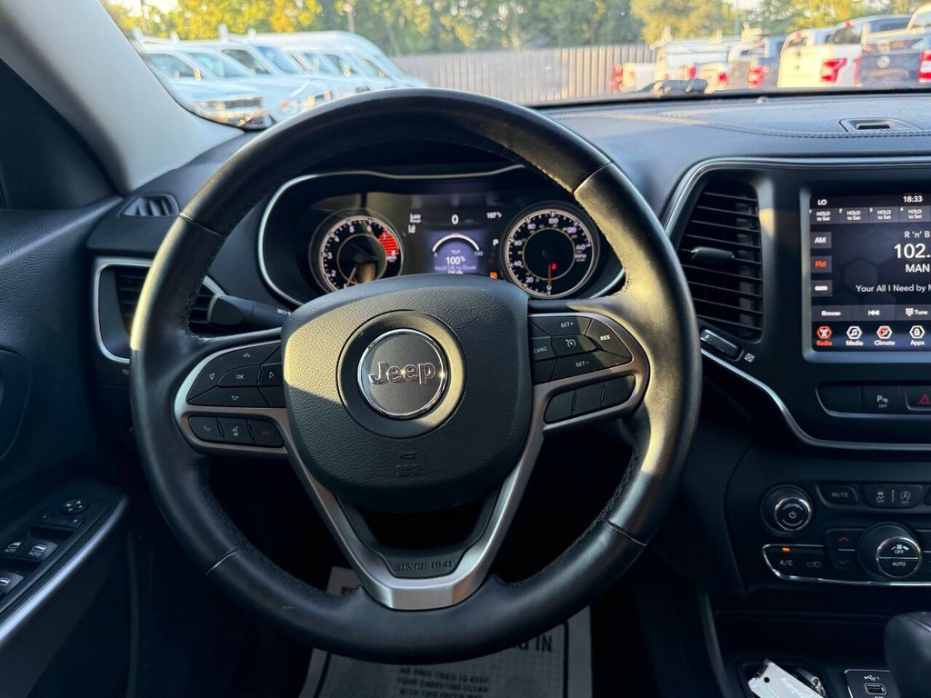 Jeep Cherokee Vehicle Full-screen Gallery Image 23