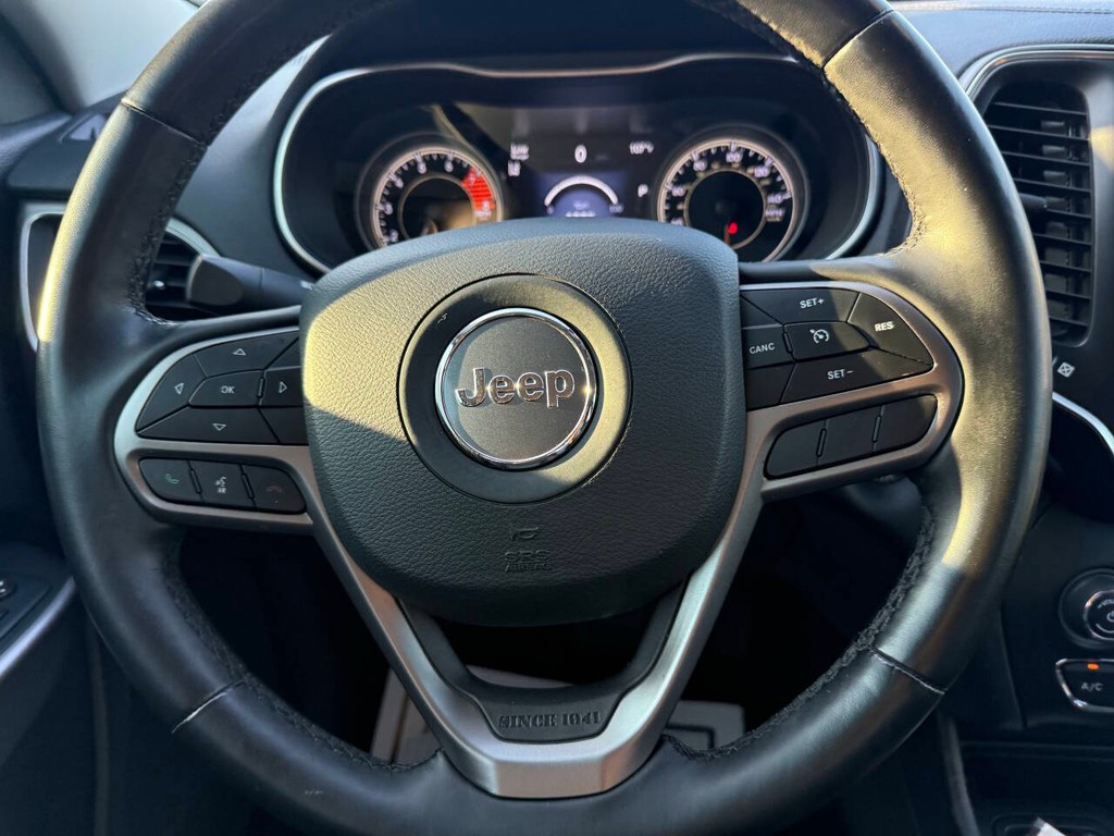 Jeep Cherokee Vehicle Full-screen Gallery Image 24