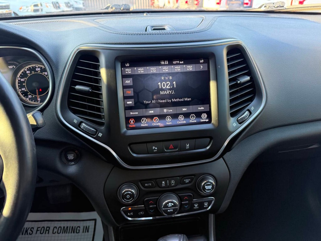 Jeep Cherokee Vehicle Full-screen Gallery Image 25