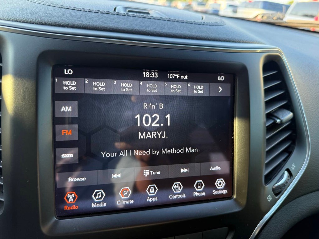 Jeep Cherokee Vehicle Full-screen Gallery Image 26