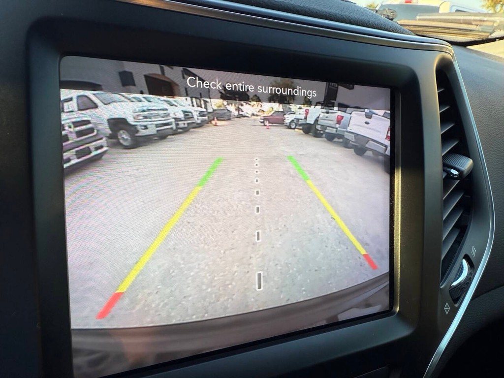 Jeep Cherokee Vehicle Full-screen Gallery Image 27