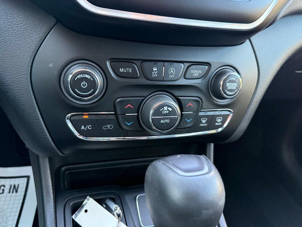 Jeep Cherokee Vehicle Full-screen Gallery Image 29