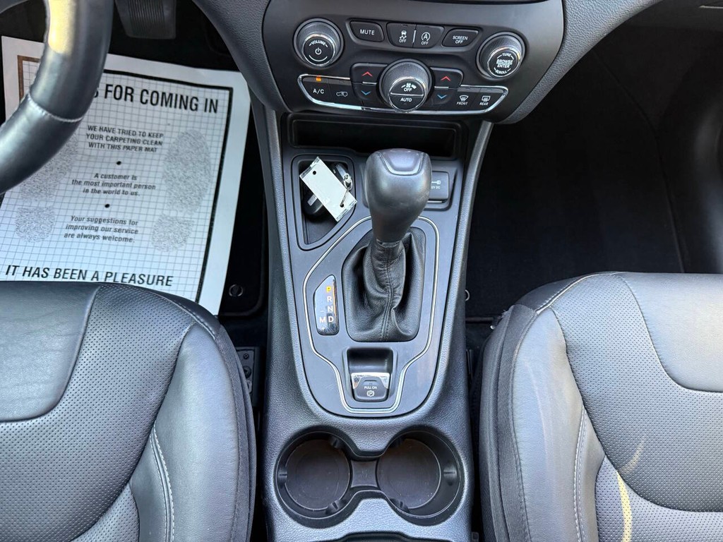 Jeep Cherokee Vehicle Full-screen Gallery Image 30