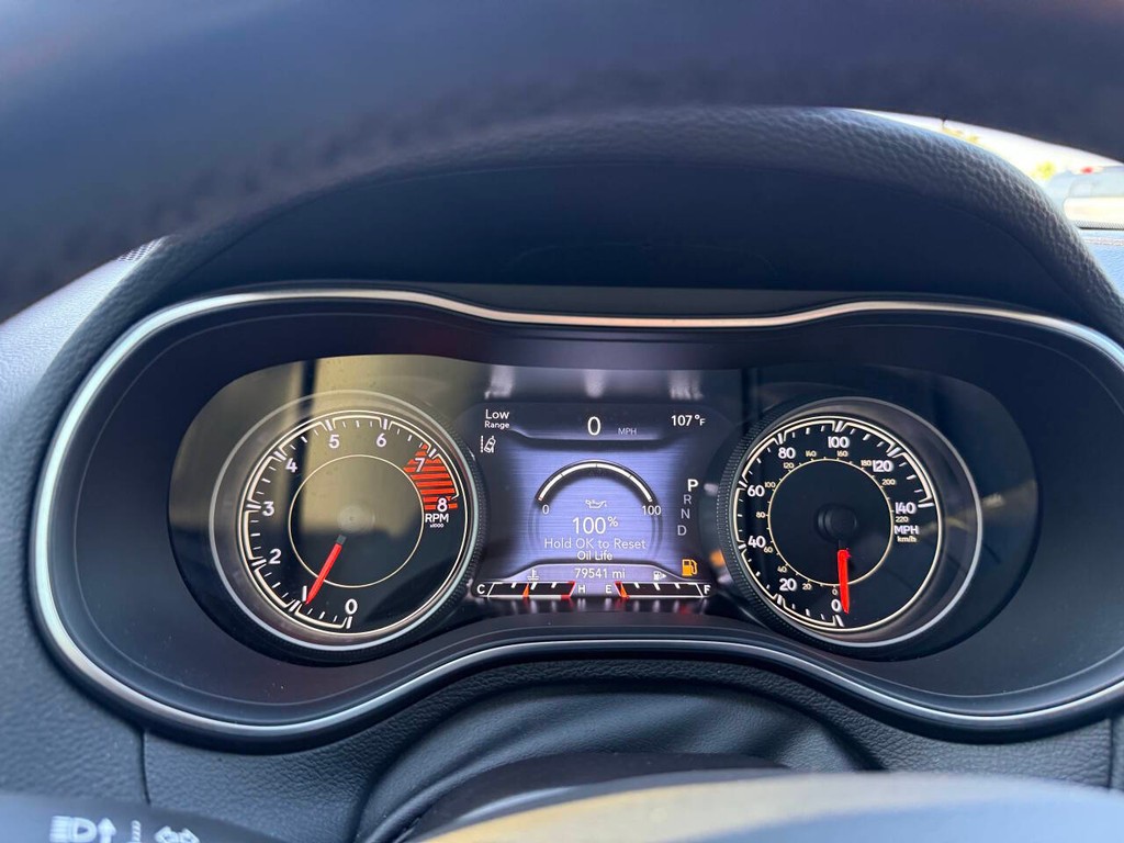 Jeep Cherokee Vehicle Full-screen Gallery Image 32