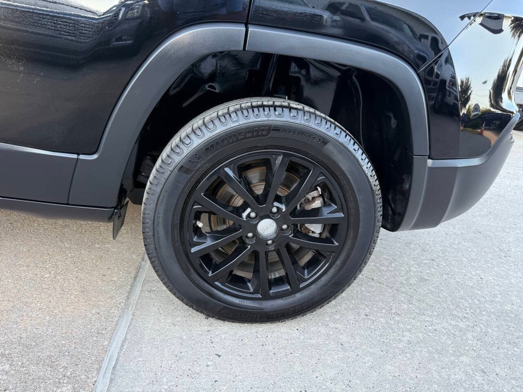 Jeep Cherokee Vehicle Full-screen Gallery Image 36