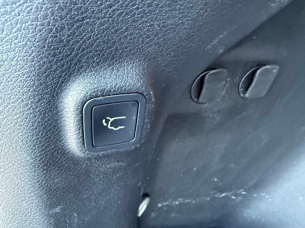 Jeep Cherokee Vehicle Full-screen Gallery Image 38