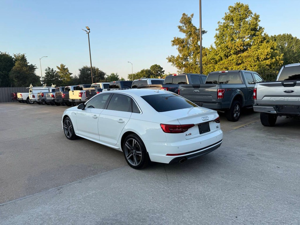 Audi A4 Vehicle Full-screen Gallery Image 04