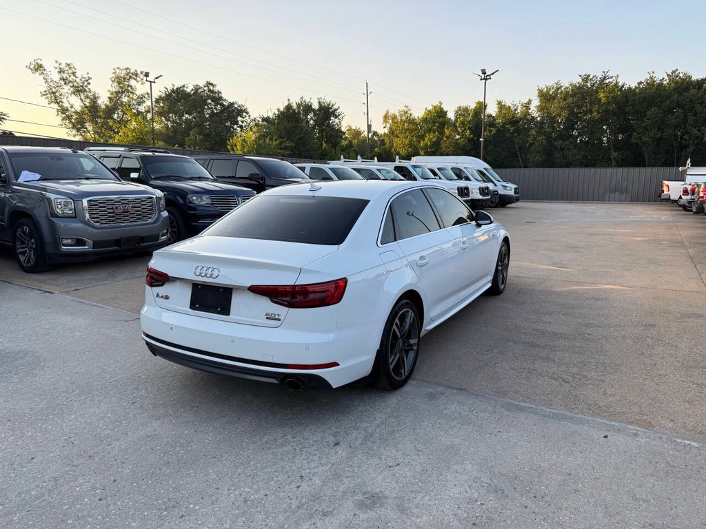 Audi A4 Vehicle Full-screen Gallery Image 05