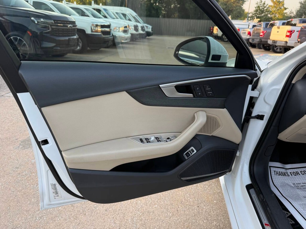 Audi A4 Vehicle Full-screen Gallery Image 08