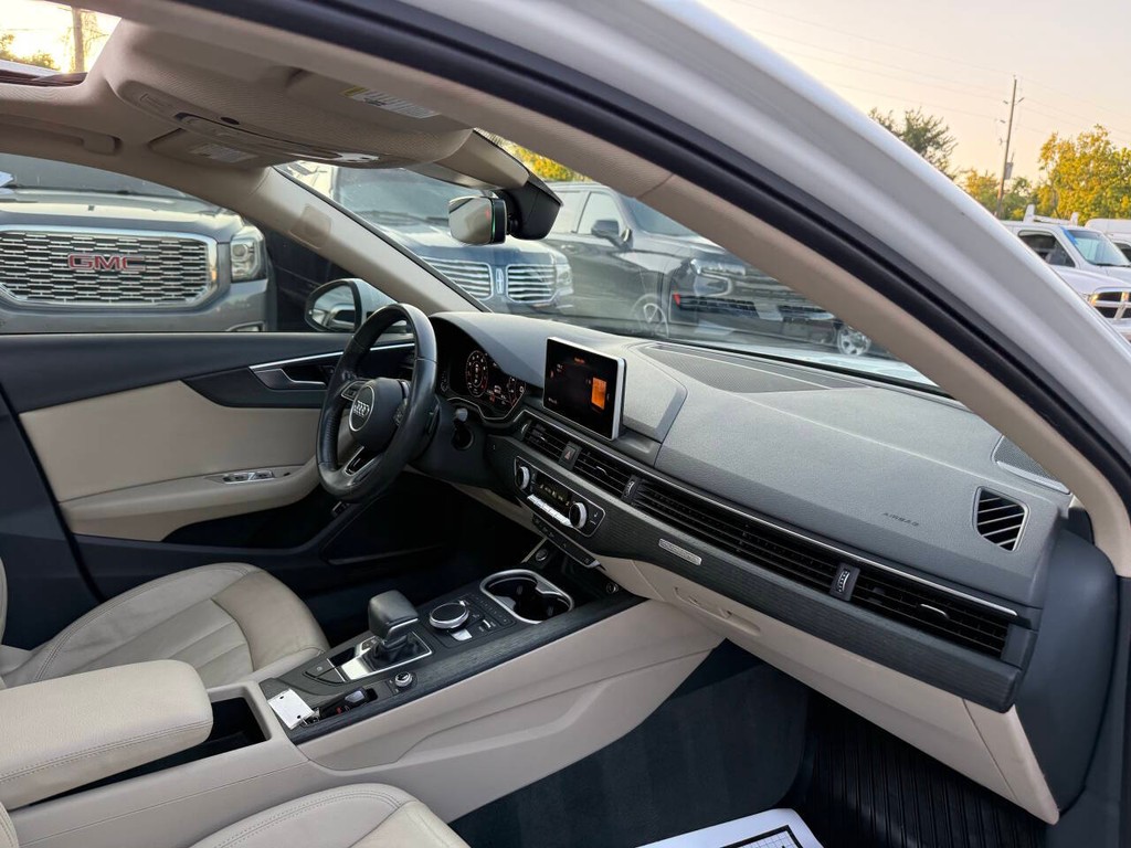 Audi A4 Vehicle Full-screen Gallery Image 09