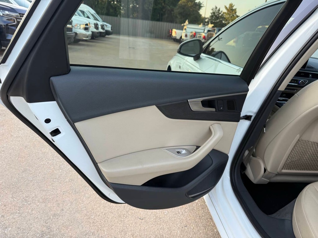 Audi A4 Vehicle Full-screen Gallery Image 14