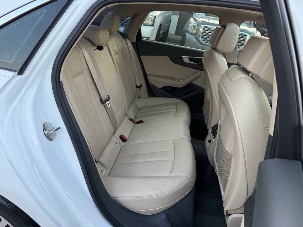 Audi A4 Vehicle Full-screen Gallery Image 15