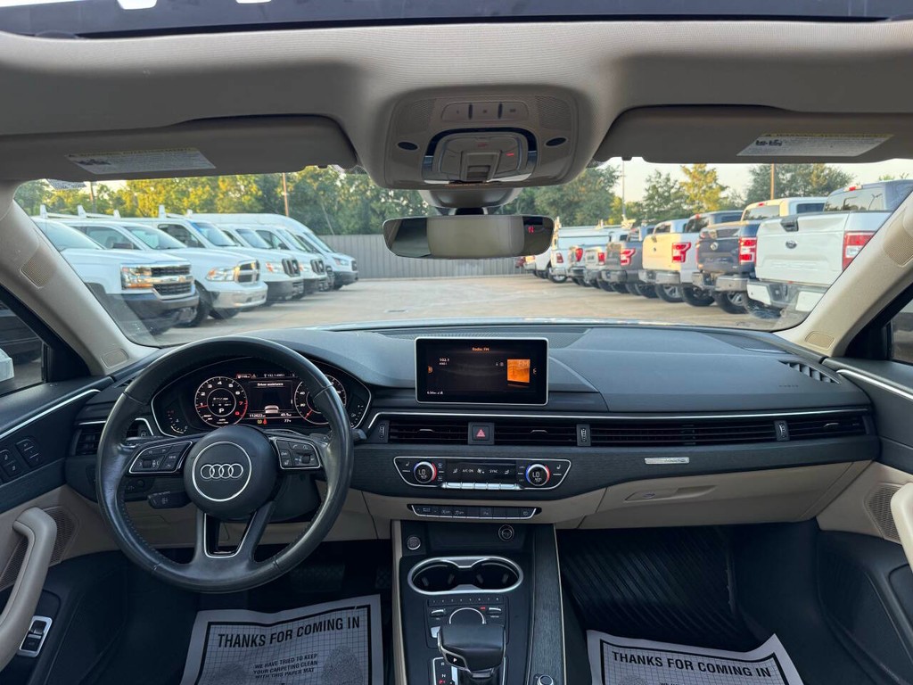 Audi A4 Vehicle Full-screen Gallery Image 17